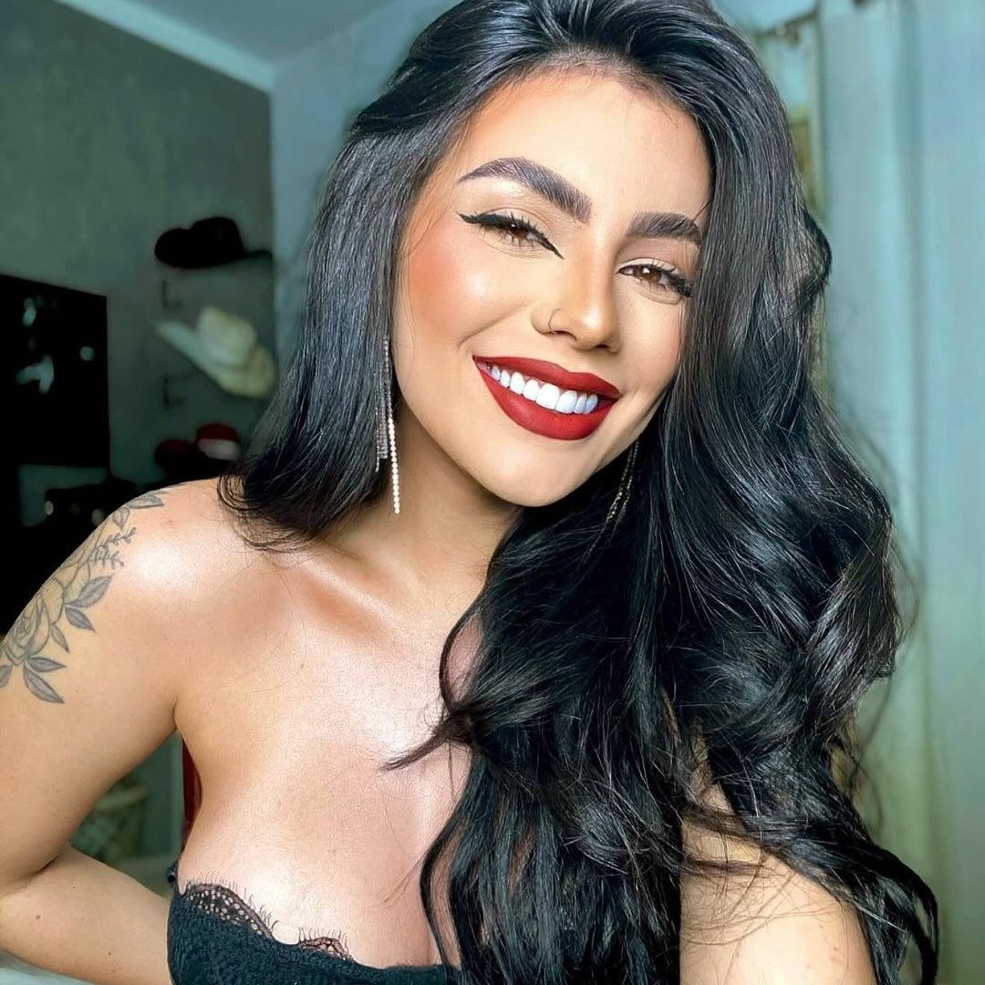 Foto do perfil @lariqueiroz_